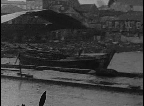 Imagen: Ruinas del mercado de abastos de Ancud, extracto del video de Enrique Kirberg. Imagen: Ruinas del mercado de abastos de Ancud, extracto del video de Enrique Kirberg.